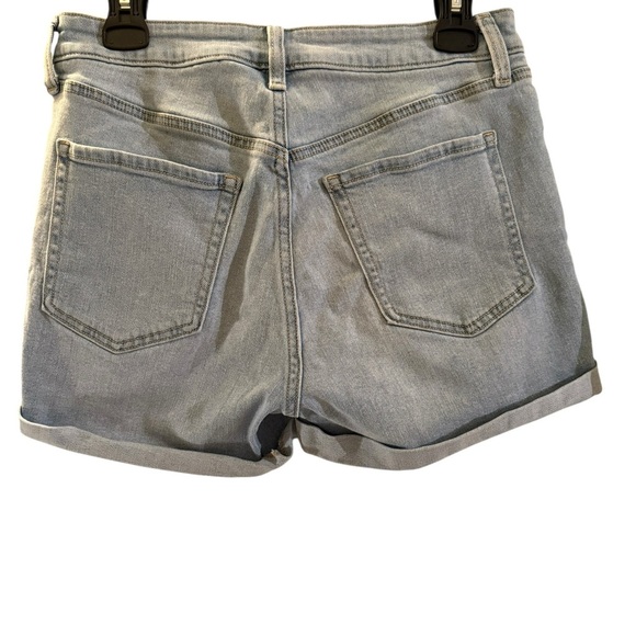 Old Navy High-Waisted Wow Jean Shorts – light wash, Size 6 three inch inseam - Picture 4 of 7
